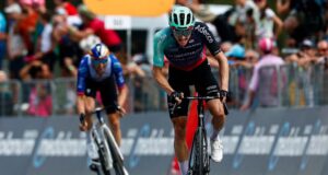 Será que Jonas Vingegaard sobreviverá? – Felix Gall diz que maglia rosa ‘mostra mais uma vez quem manda’ no Giro d’Italia na subida para Cari.