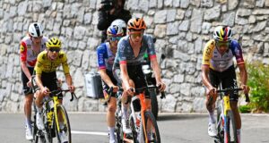 ‘Fiquei com o coração partido ao vê-lo lutando pelo pódio’ – Egan Bernal apoia a escalada de Thymen Arensman no Giro d’Italia