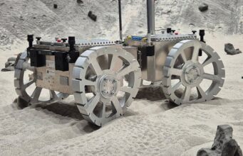 Assista a este conceito de Mars Rover de inspiração biológica ‘nadar’ na areia sobre rodas curvas (VÍDEO)