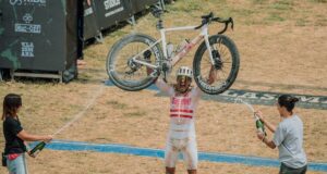 Traka 200: O ex-piloto profissional Lukas Pöstlberger sufocou os perseguidores do MTB para conquistar “a maior corrida de cascalho da Europa”, enquanto Sofia Gómez Villafañe conquistou seu segundo título mundial consecutivo.
