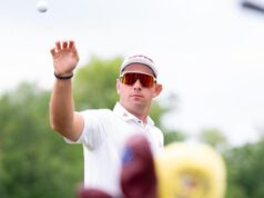 Herbert atira 68 e continua liderando o LIV Golf