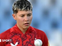 O jogador de boliche inglês Issy Wong será submetido a um exame para resolver um problema no tendão da coxa um mês antes da Copa do Mundo.