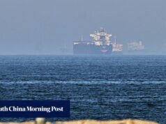 Há relatos de um ataque a um navio cargueiro perto do Estreito de Ormuz, enquanto o Irã oferece uma nova proposta de paz.