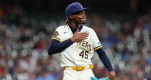 Pat Murphy, dos Brewers, critica Abner Uribe por gesto ‘inaceitável’ durante vitória acalorada sobre os Cardinals