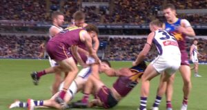 Uma briga começou no jogo da AFL