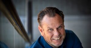 Odiando intrigas políticas e sem medo de demônios, este é Robert Eenhoorn, o novo chefe ideal do Feyenoord.