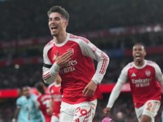 O Arsenal está na disputa em uma batalha emocionante pelo título inglês. Depois de uma vitória apertada sobre um time rebaixado