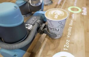 Este robô barista está tentando transformar bolas de café em um objeto escalável