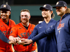 Não, os no-hitters combinados não pertencem aos livros de recordes do beisebol