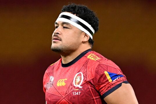 A estrela dos Wallabies, Hunter Paisami, se machucou na final do Super Rugby Pacific na noite passada