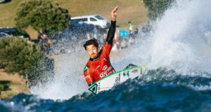 Um ataque de foca atrasou o último dia do evento de surf na Nova Zelândia
