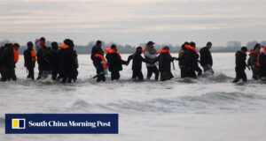 Dois mortos após barco virar na França após falha na passagem para o Reino Unido