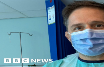 O ex-País de Gales segurou o coração nas mãos depois de passar por uma cirurgia que salvou sua vida.