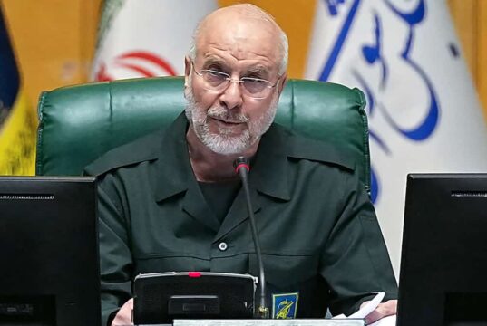 O negociador iraniano ameaça uma resposta esmagadora se Trump retomar a guerra