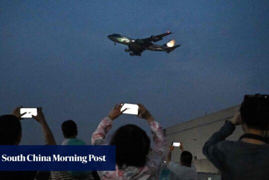 ‘Uma Casa Branca voadora’: o Air Force One de Trump desperta fascínio na China