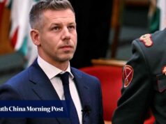 O novo primeiro-ministro da Hungria, Peter Magyar, toma posse, pondo fim ao governo de 16 anos de Viktor Orbán