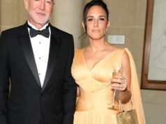 Frascos de urina falsos plantados em museu antes do Met Gala para protestar contra Jeff Bezos