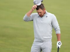 Nos bastidores, Bryson DeChambeau mostra sua verdadeira face antes de negar a mídia no show de terror do PGA Championship.