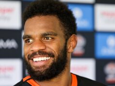 A estrela do West Tigers assinou uma extensão de contrato até 2030