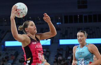 Adelaide subiu à liderança do Super Netball com uma vitória sobre o Mavericks