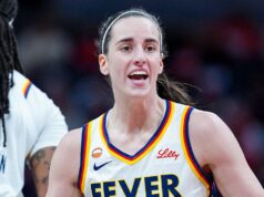 Caitlin Clark ergueu as sobrancelhas ao comentar sobre a postagem de IA da equipe que a mostrava com a mão distorcida.