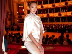 Candice Swanepoel está de topless em uma nova postagem no Instagram