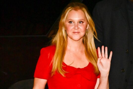 Por que Amy Schumer é tão aberta sobre seus problemas de saúde