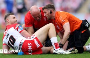 O capitão do St Helens, Matty Lees, deve perder o resto da temporada devido a uma lesão no joelho.