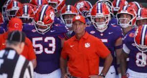 Dabo Swinney está certo: as opiniões dos treinadores não importam na batalha de expansão do College Football Playoff.