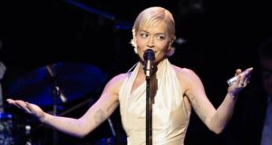 Rita Ora fala sobre seu sonho de Hollywood e o novo filme com a lenda vencedora do Oscar depois de recusar um papel no West End