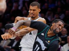 Victor Wembanyama, do Spurs, foi expulso após dar uma cotovelada em um jogador do Timberwolves