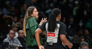 Sabrina Ionescu ficou de fora da derrota para o Liberty após o primeiro jogo