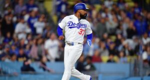 Teoscar Hernández, dos Dodgers, sofreu uma distensão no tendão da coxa