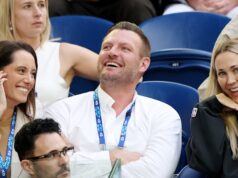 As estrelas do tênis australiano estão pressionando Sam Groth para um papel de liderança enquanto a busca pelo chefe da Tennis Australia continua