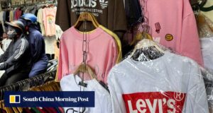 Mercado ‘notório’ do Vietnã desafia ataques e ameaça tarifas dos EUA para vender imitações de luxo
