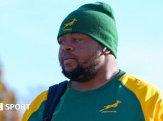 Asinathi Ntlabakanye, da África do Sul, foi suspenso por 18 meses por violação de doping.