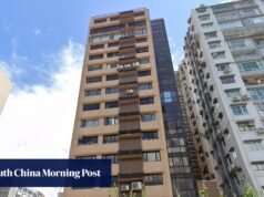 A polícia de Hong Kong está investigando um incêndio “suspeito” depois que um homem caiu e morreu.