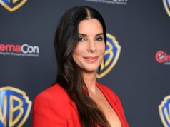 Sandra Bullock compartilha foto do dia das mães dos filhos Louis e Laila
