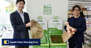 O Family Mart do Japão dá nova vida a roupas velhas para reduzir o desperdício têxtil.