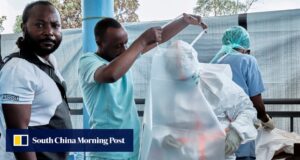 Ex-chefe do CDC dos EUA diz que Ebola deixa o mundo despreparado para a próxima pandemia