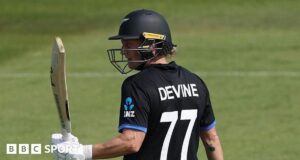 Inglaterra x Nova Zelândia: 87 de Sophie Devine empatou a série para os White Ferns