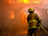 Grande incêndio em apartamento em Dallas deixa 3 mortos e esforços de recuperação estão em andamento
