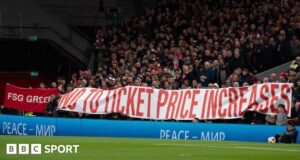 Liverpool: Os campeões da Premier League reduziram os aumentos nos preços dos ingressos após protestos dos torcedores.