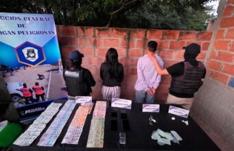 Destruíram um ponto de venda de drogas em La Banda: duas pessoas foram presas e foram apreendidos cocaína, maconha e dinheiro.