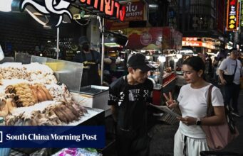 A adorada cultura da comida de rua em Bangkok está ameaçada à medida que a repressão aos vendedores aumenta.