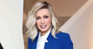 Donna Mills, 85, dobrou-se quando o vídeo viral atraiu aplausos dos críticos