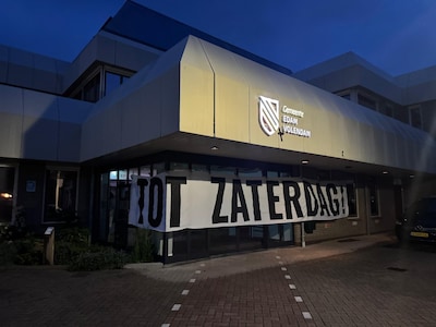 een-van-de-spandoeken-die-willem-ii-fans-dinsdagnacht-ophingen-in-volendam.jpeg