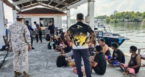 Malásia: 14 desaparecidos em naufrágio de barco de migrantes