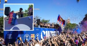 Lamine Yamal zomba do Real Madrid comemorando com o Barça e Frenkie de Jong se diverte em ônibus aberto.