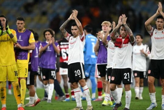 Estudiantes caiu para o Flamengo e UNO foi tudo ou nada